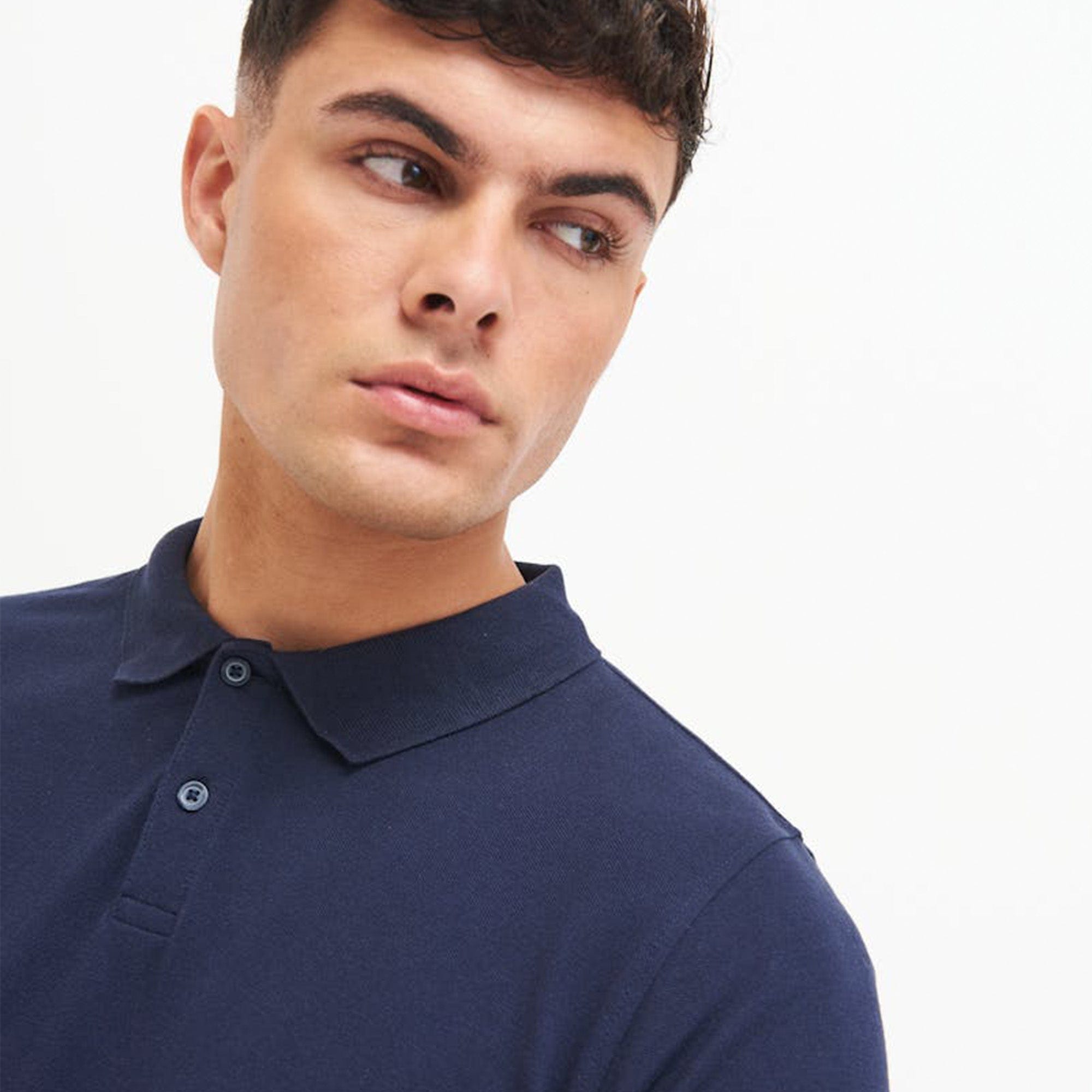 awdis organic polo shirt ea011 model 2