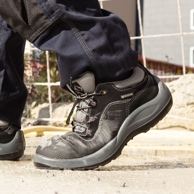choosing safety footwear standards