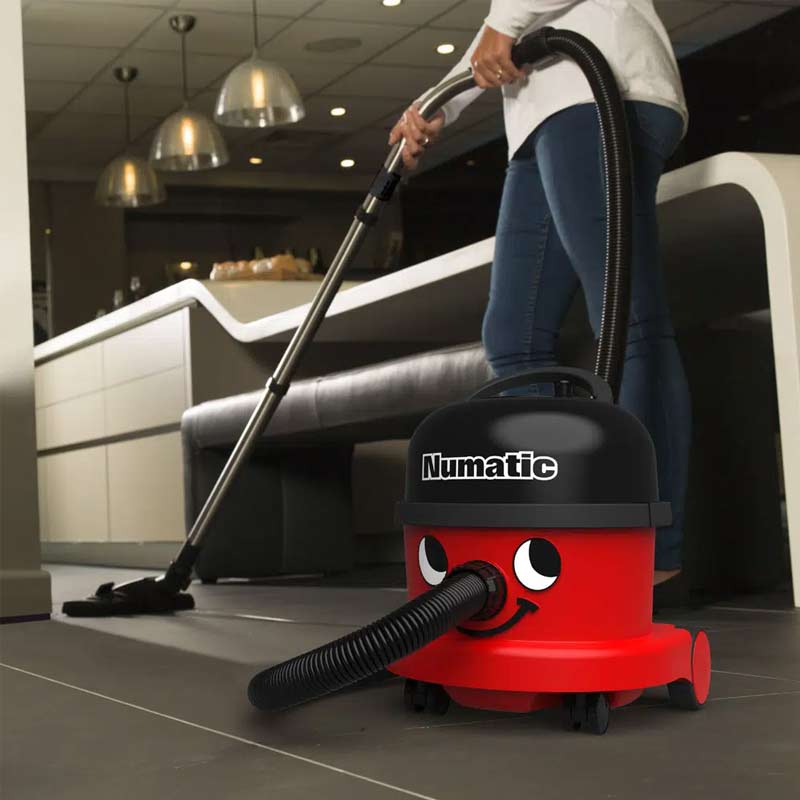 commercial henry dry vacuum cleaner action