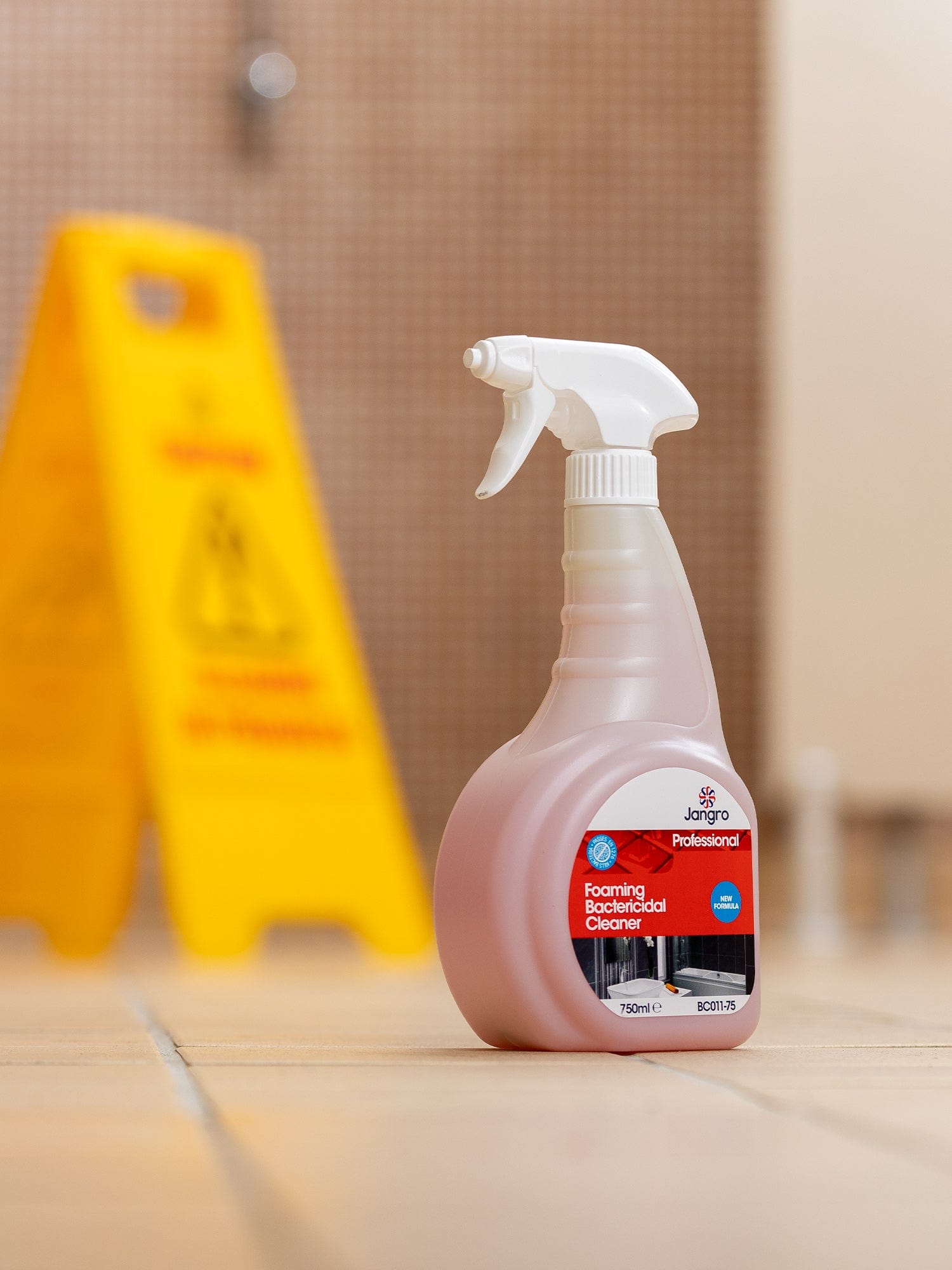 trigger spray foaming bactericidal cleaner
